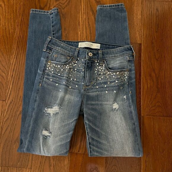Embellished Abercrombie & Fitch size 0/25 skinny jeans - Picture 1 of 6